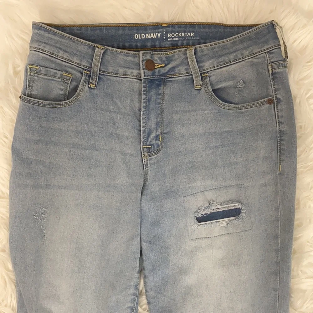 OLD NAVY ROCKSTAR MID-RISE DISTRESSED JEANS - Picture 5 of 8
